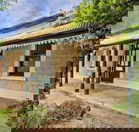 Pembury Cottage - Dalby Accommodation