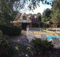 Tudor House - Large Family Home - Dalby Accommodation