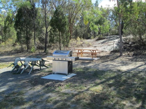 Just Red Wines Vineyard Cabins - Dalby Accommodation 4