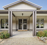 Collins Retreat - 4 Bedroom home with Pool - Dalby Accommodation