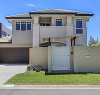 Links on Main River - Dalby Accommodation