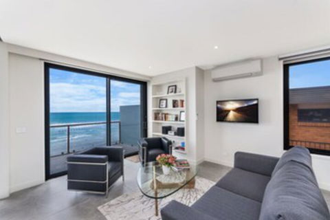 AQUA MIST PENTHOUSE - Dalby Accommodation 0