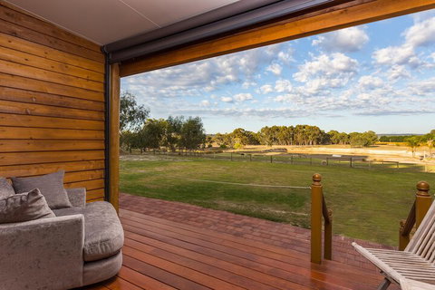 The Swan Valley Retreat - Dalby Accommodation 1