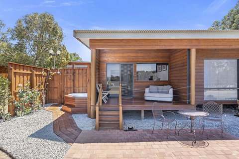 The Swan Valley Retreat - Dalby Accommodation 7