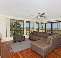 KINGSCLIFF HOLIDAY HOME on the HILL SYDS VIEW - Dalby Accommodation