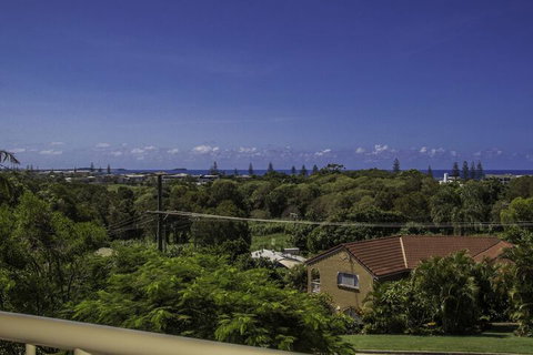 KINGSCLIFF HOLIDAY HOME On The HILL SYDS VIEW - Dalby Accommodation 1