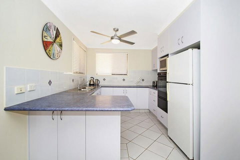 KINGSCLIFF HOLIDAY HOME On The HILL SYDS VIEW - Dalby Accommodation 5