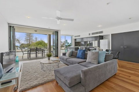KINGSCLIFF NOR NOR EAST 101 On MARINE PARADE - Dalby Accommodation 0