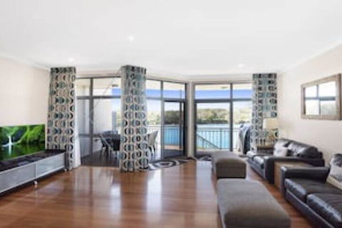 Absolute Creek Front Villa - Dalby Accommodation 0