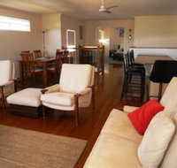Clovelly Beach Townhouse - Dalby Accommodation