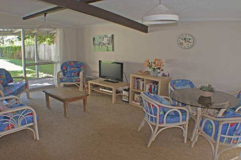 Fingal Beach Shack - Dalby Accommodation 2