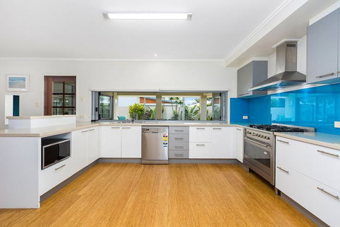 Ocean Blue On Salt Beach - Dalby Accommodation 2