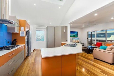 Slipstream By The Sea - Dalby Accommodation 2