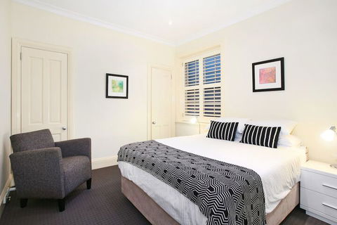 Art Deco In The Cul-de-Sac - Dalby Accommodation 1