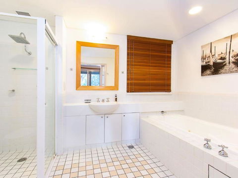 Villa Spa Executive 1br Burgundy Resort Condo Located Within Cypress Lakes Resort (nothing Is More Central) - Dalby Accommodation 4