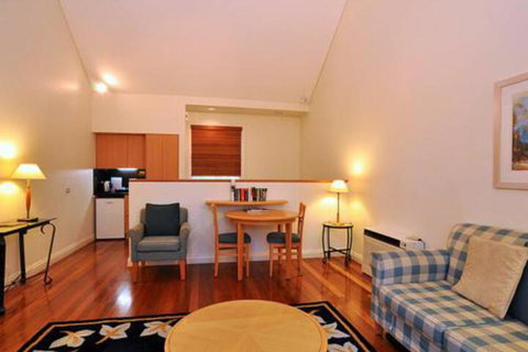 Villa Merlot Located Within Cypress Lakes - Dalby Accommodation 4