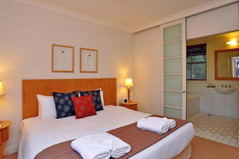 Villa Merlot Located Within Cypress Lakes - Dalby Accommodation 6