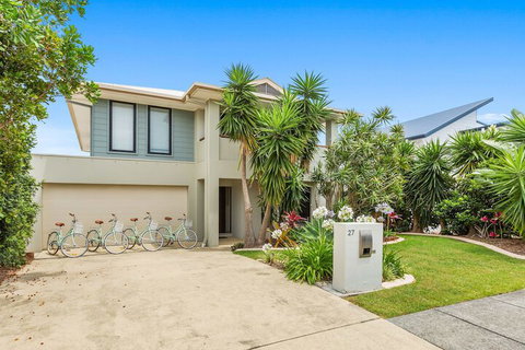 The Doggy Beach House At Salt - Dalby Accommodation 2