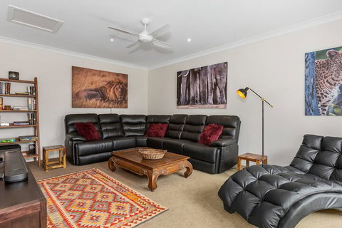 The Doggy Beach House At Salt - Dalby Accommodation 3