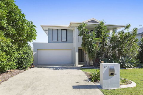 The Doggy Beach House At Salt - Dalby Accommodation 5