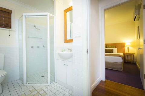 Villa Grenache - Dalby Accommodation 1