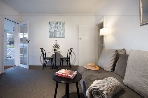 Lake Daylesford Apartments 7 - Dalby Accommodation 6