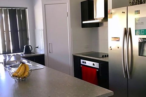 Yandina House - Dalby Accommodation 2