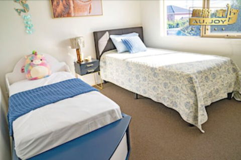 AUJOY 4 Bed Townhouse Glen Waverley - Dalby Accommodation 5