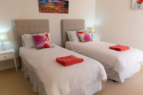 VUES At Salamander Bay - Dalby Accommodation 6