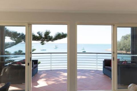 VUES At Salamander Bay - Dalby Accommodation 0