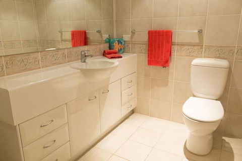 VUES At Salamander Bay - Dalby Accommodation 7