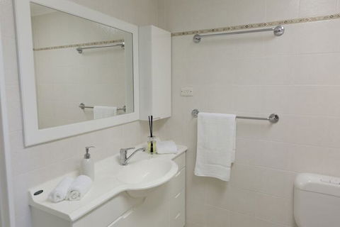 Vista At Nelson Bay - Dalby Accommodation 6