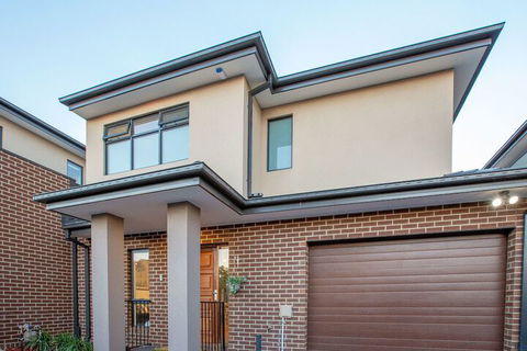 AUJOY 3 Bed Townhouse Burwood 3 - Dalby Accommodation 3