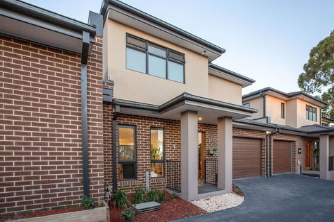 AUJOY 3 Bed Townhouse Burwood 3 - Dalby Accommodation 7