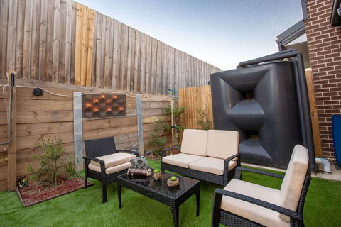 AUJOY 3 Bed Townhouse Burwood 3 - Dalby Accommodation 2