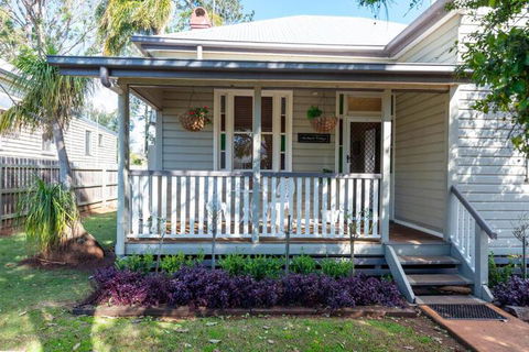Ambiente Cottage Pet & Family Friendly - Dalby Accommodation 2