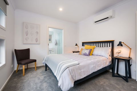 Albury Yalandra Apartment 3 - Dalby Accommodation 1
