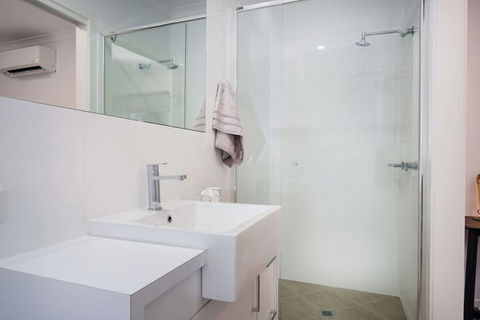 Albury Yalandra Apartment 1 - Dalby Accommodation 3