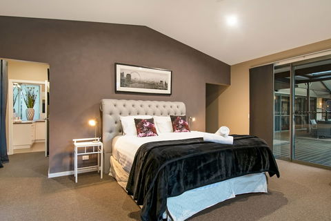 A PERFECT STAY - Lennox Unique Coastal Retreat - Dalby Accommodation 1
