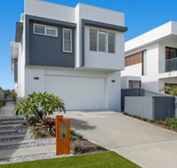 Elegant Beach House on Nautilus - Dalby Accommodation