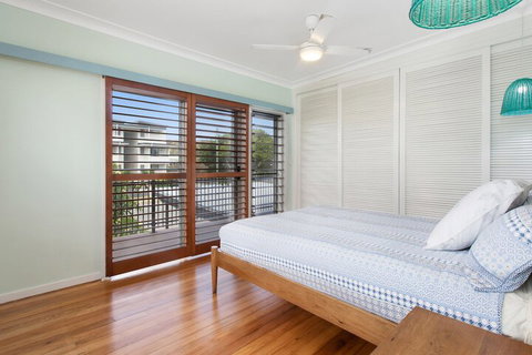 BEACH HOUSE On PEARL - Dalby Accommodation 4
