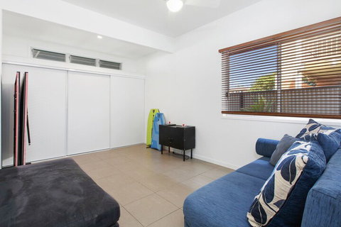 BEACH HOUSE On PEARL - Dalby Accommodation 5