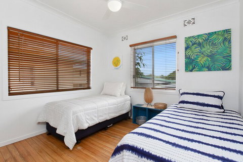 BEACH HOUSE On PEARL - Dalby Accommodation 1