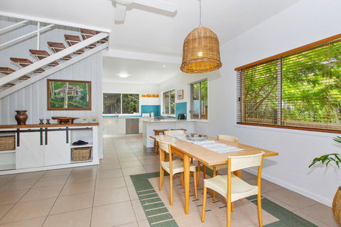 BEACH HOUSE On PEARL - Dalby Accommodation 3
