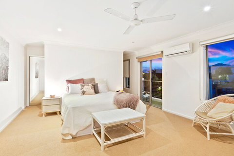 Beachside Holiday Escape - Dalby Accommodation 6