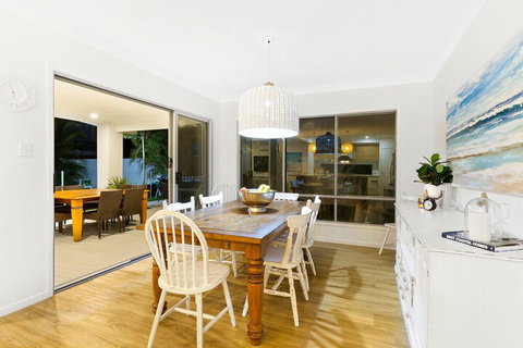 Beachside Holiday Escape - Dalby Accommodation 5