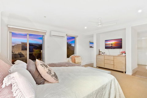 Beachside Holiday Escape - Dalby Accommodation 2