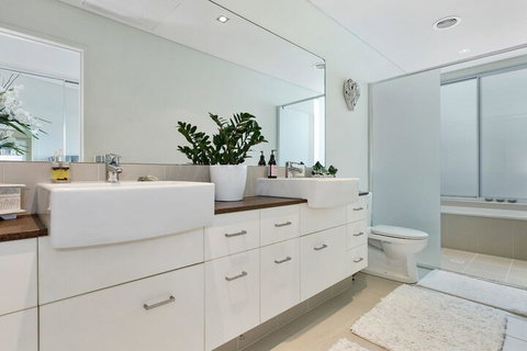 COASTAL CHIC At CASUARINA - Dalby Accommodation 6