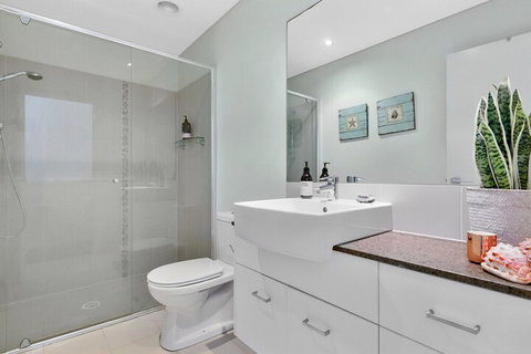 COASTAL CHIC At CASUARINA - Dalby Accommodation 7