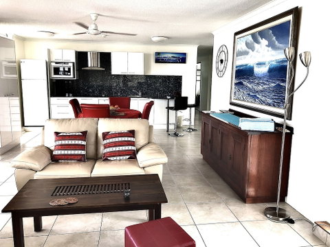 Cairns Apartment Esplanade Ocean Views - Dalby Accommodation 3